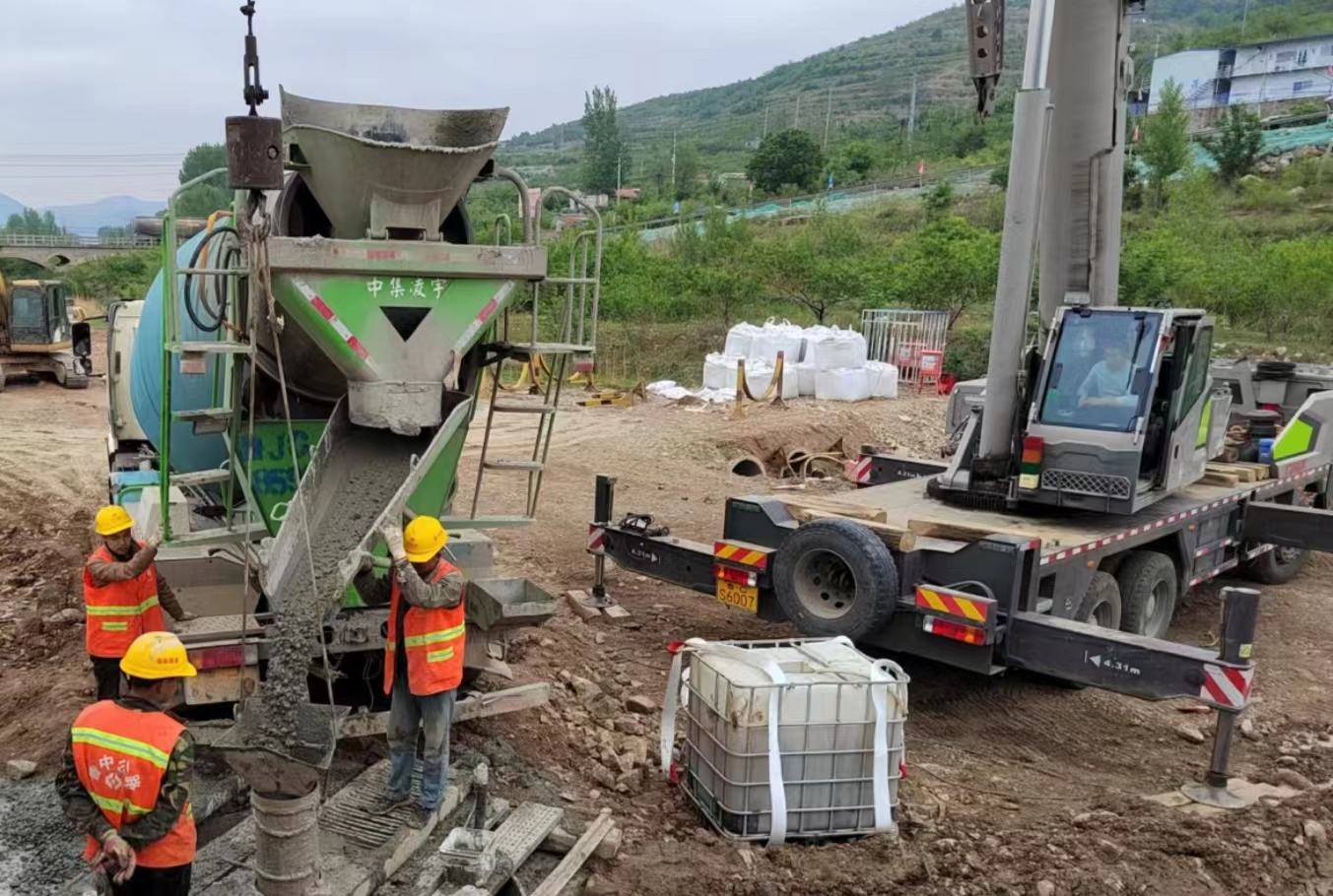 临临六标韩庄大桥首根桩基顺利灌注