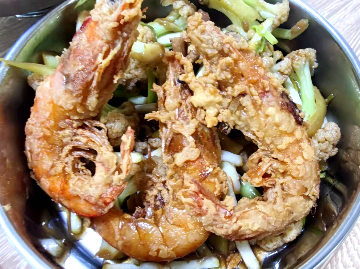 工地美食秀：市政工程公司的可口职工餐