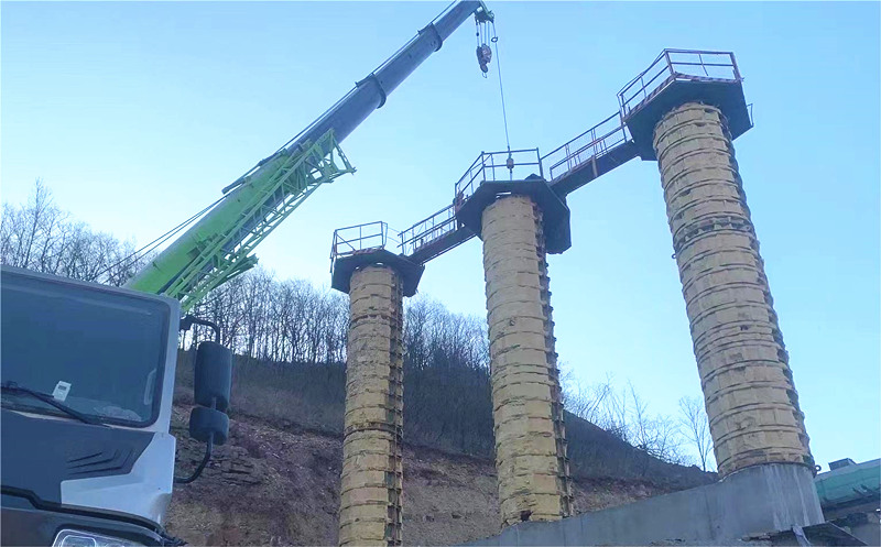 石峡峪1号桥墩柱模板拆除_副本