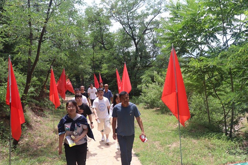 临临高速六标庆“七·一”主题党日活动