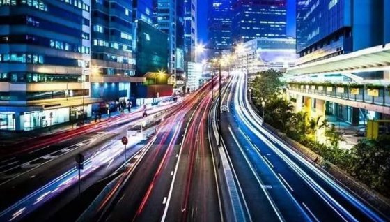 长路如星河，坠满了青春的余烬