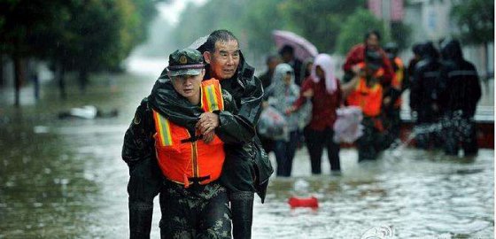 洪水无情人有情