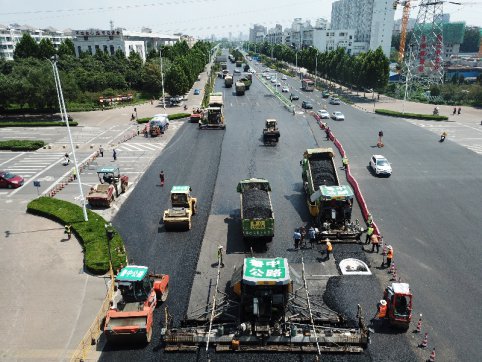 鲁中公路联通路主线沥青施工完成通车