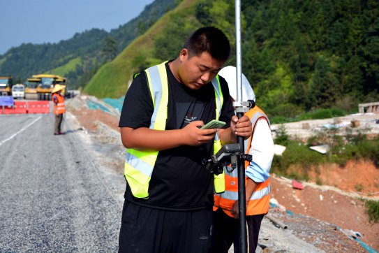 奋斗的青春——公路建设者