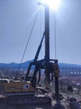 【临临风采】临临六标瓦日铁路分离立交首桩顺利开钻